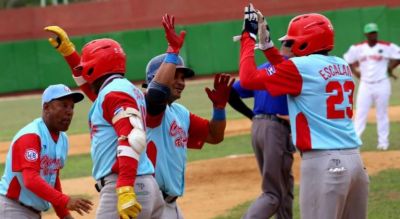 Tigres de Ciego de vila se coronan campeones de la III Liga lite del Bisbol Cubano.