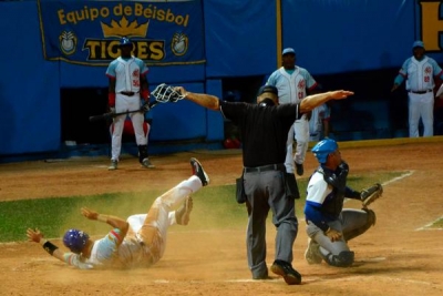 Tigres dominan 2-0 en semifinal del bisbol cubano