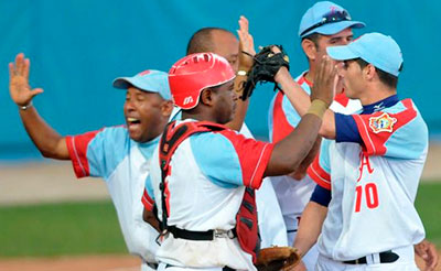 Tigres siguen en la cima de la campaa cubana de pelota