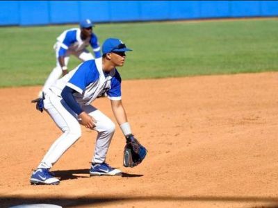 Tres cubanos acaban de firmar con equipos de MLB.