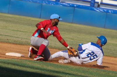 Triple empate en cima del beisbol cubano.