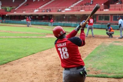 Triple empate en la cima de la tabla de la Serie Nacional de Bisbol.