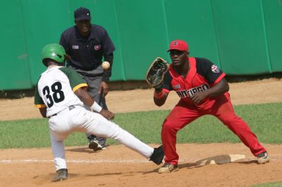 Triple empate en subliderato de la pelota cubana.