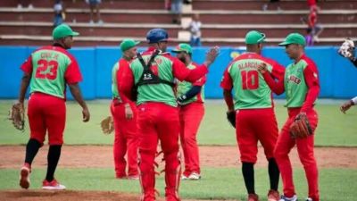 Las Tunas alcanza a Santiago de Cuba en la cima oriental y Pinar del Río suma 18 victorias.