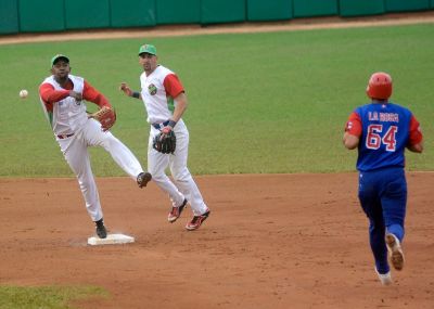 Las Tunas, a dos hachazos del trono en la pelota cubana.