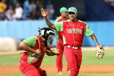 Las Tunas vence a Industriales y provoca empate en la cima de la Liga Élite del Béisbol Cubano.