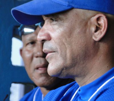 Lzaro Vargas abdica, Leones de la capital sin manager