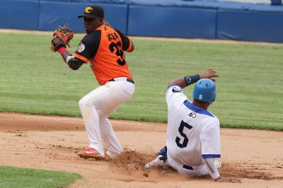 Villa Clara derrota al lder Pinar del Rio en 63 Serie Nacional de Beisbol.