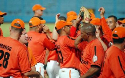 Villa Clara iguala con Matanzas en liderato de bisbol cubano