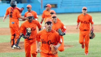 Villa Clara por recortar distancias ante Ciego de Avila en bisbol cubano.