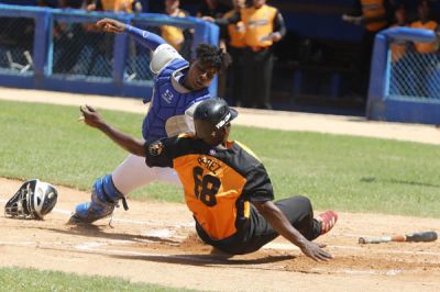 Villa Clara sigue con vida en la 64 Serie Nacional tras vencer a Pinar del R�o.