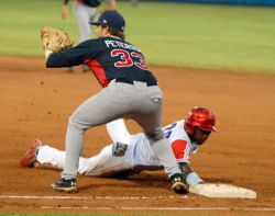 Cuba vence espectacularmente a Estados Unidos en tope beisbolero