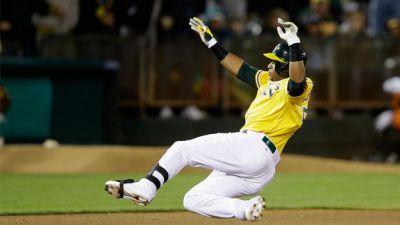 Yoenis Cespedes luce al bate con los Atlticos