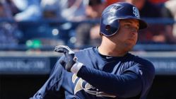 Yonder Alonso alegra a los Padres