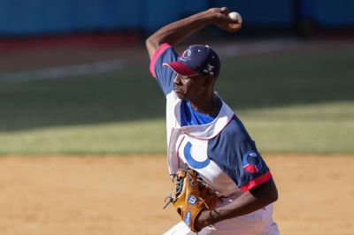 Yosimar Cousn derrota a Matanzas y se iguala la final beisbolera.