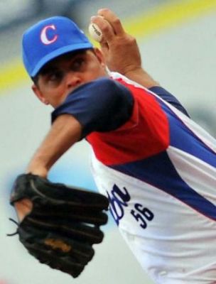 Yosvani Torres ante Canad en Premier 12 de bisbol