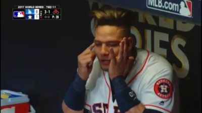 Yuli Gurriel fuertemente abucheado en regreso a Los Angeles.