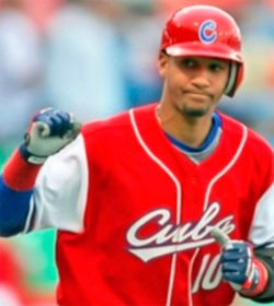 Yulieski Gurriel demuestra su calidad en la Mayores.