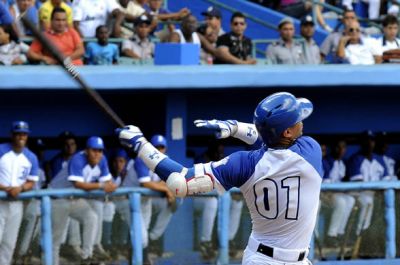 Yulieski Gurriel puede imponer un rcord de bateo para Series Nacionales