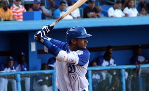 Yuliesky Gourriel, mil impulsadas y contando en Besibol Cubano.